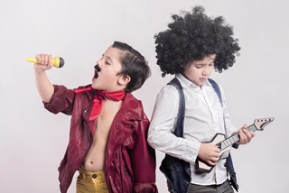 Verkleedspullen gezocht voor theaterruimte bso Nes