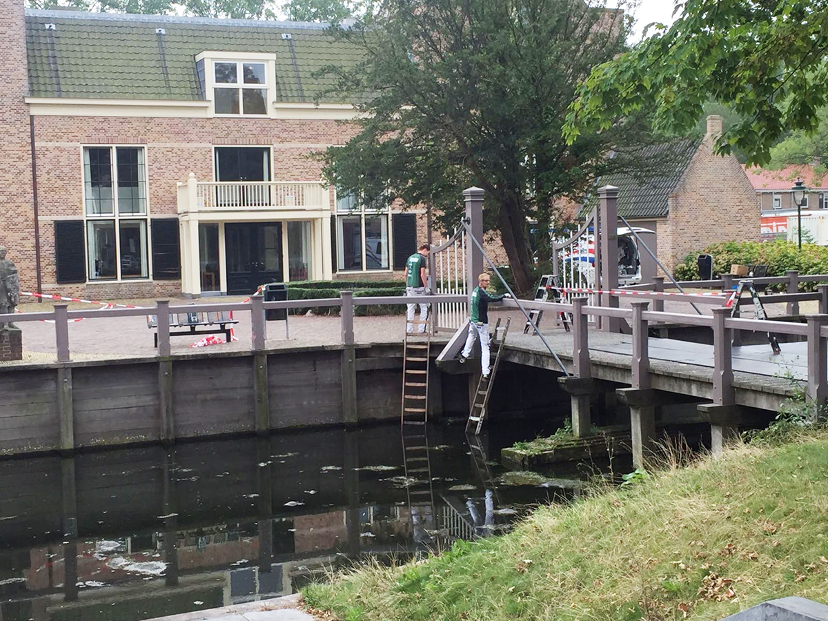 Hekwerk Slot Schagen flink aangepakt door de schilders van Jac Vink