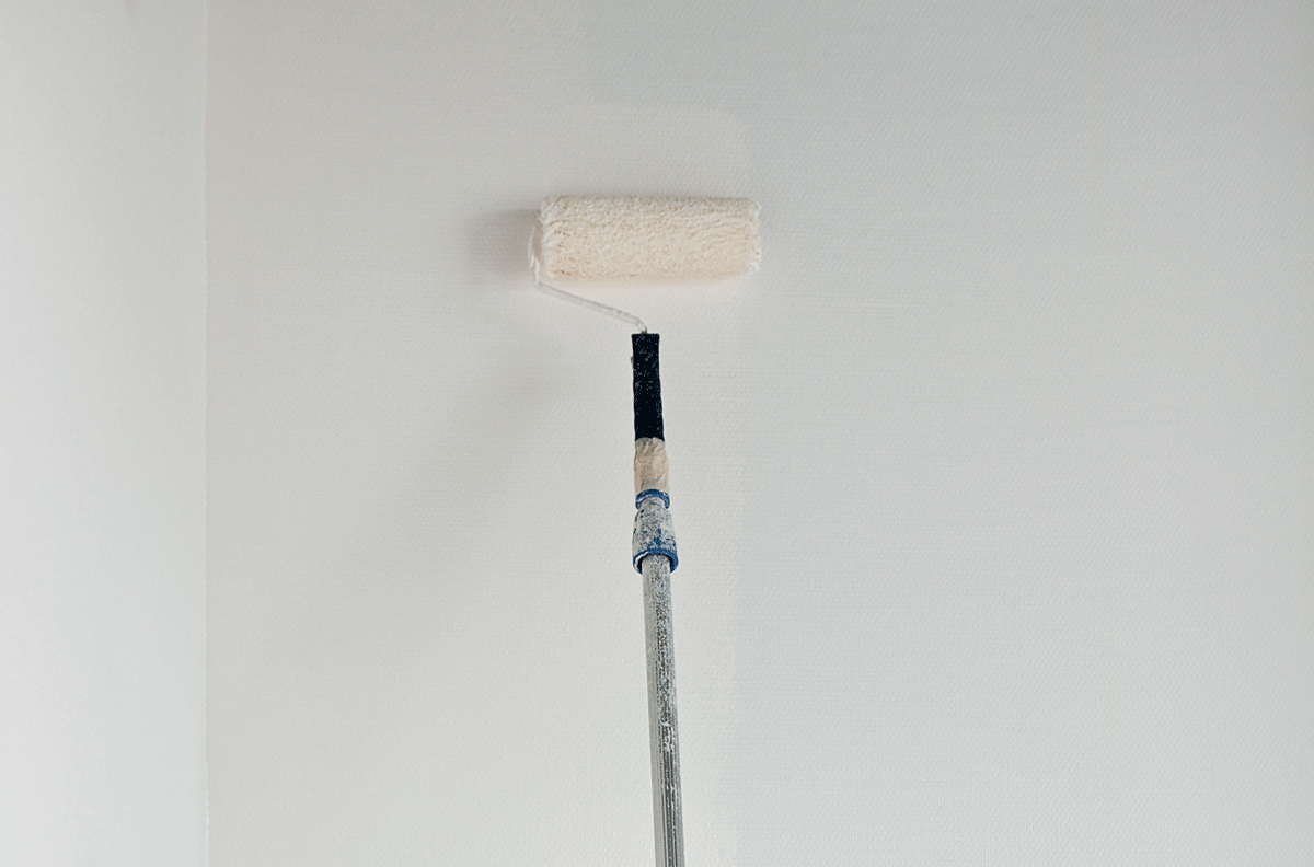 Hoe schilder ik een muur binnenshuis?